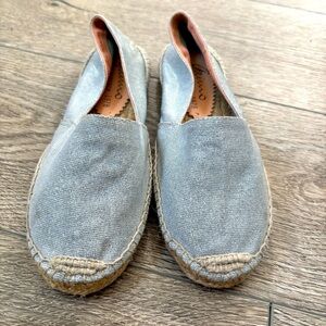 Garimo Espadrilles - Silver Glitter slip-on shoes Size 4.5